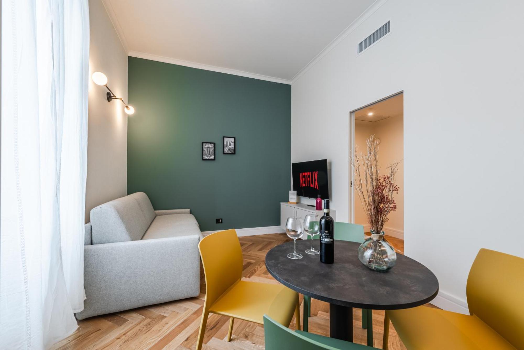 Spacious In Next To Metro Apartamento Milán
